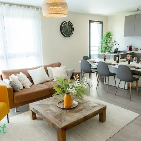 Apartment Guynemer-saint-cyr-l'ecole - Ci - Le Trianon